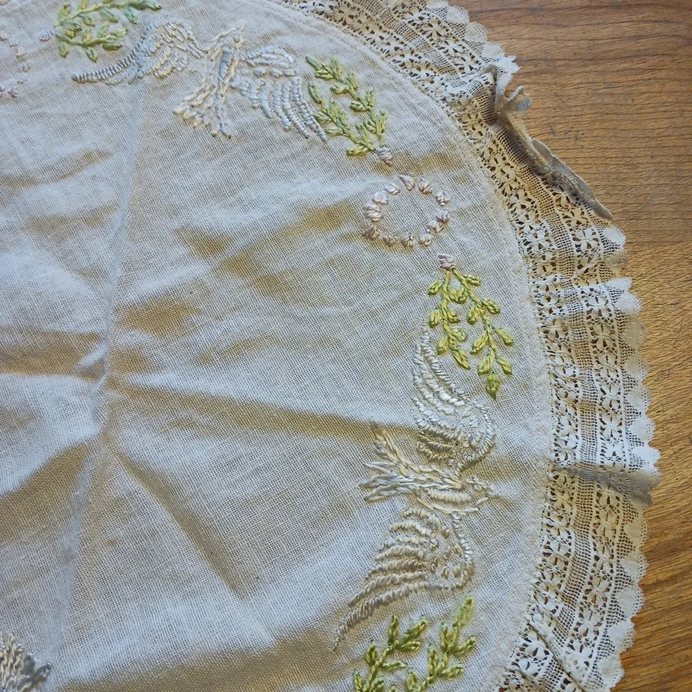 Vintage Hand Embroidered Table Runner Doves Birds Cotton Lace